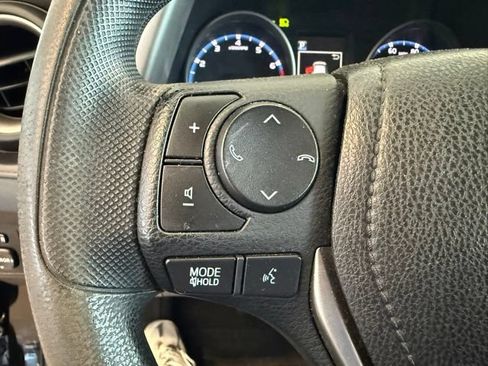 Used 2017 Toyota RAV4 LE AWD/4WD image 18