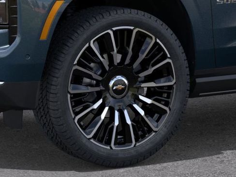 New 2026 Chevrolet Suburban High Country image 9