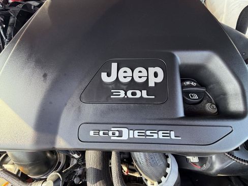 Used 2022 Jeep Wrangler Unlimited Sahara AWD/4WD image 47