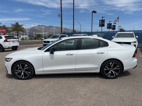 Used 2024 Volvo S60 B5 Core image 6