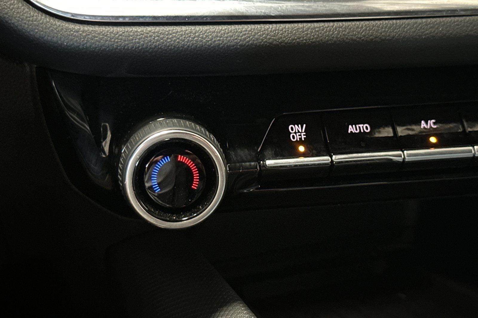 Used 2024 Chevrolet Equinox EV LT FWD image 29