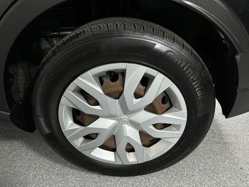 Used 2019 Toyota C-HR LE image 5