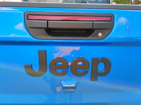 New 2025 Jeep Gladiator Sport image 12