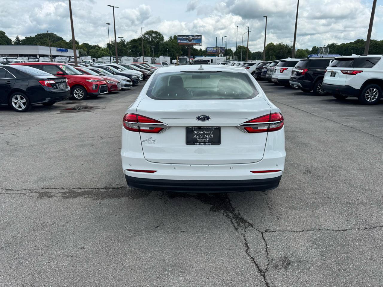Used 2019 Ford Fusion SE FWD image 4