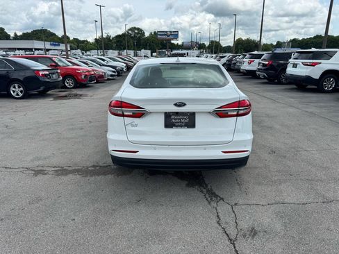 Used 2019 Ford Fusion SE FWD image 4