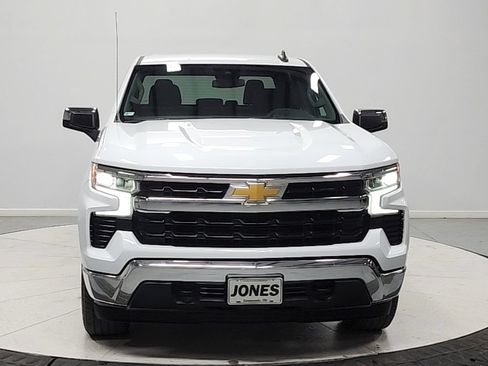 Used 2022 Chevrolet Silverado 1500 LT AWD/4WD image 2