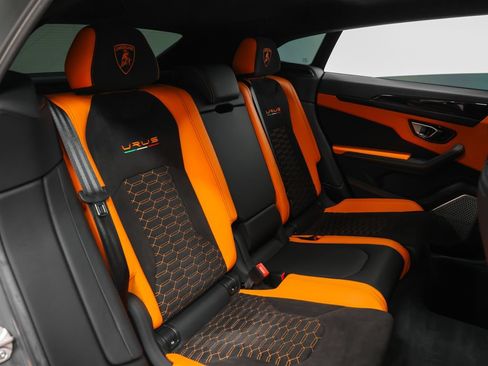 Used 2022 Lamborghini Urus AWD/4WD image 30