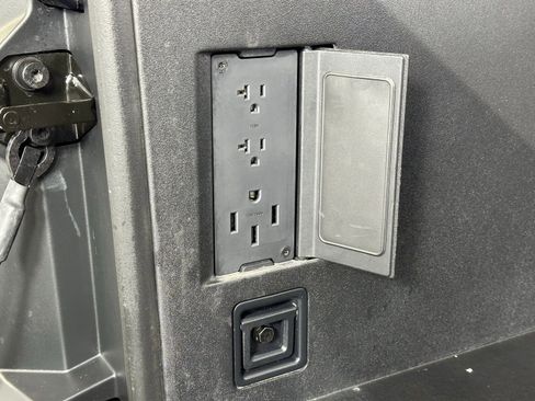 Used 2025 Tesla Cybertruck AWD Crew Cab image 34