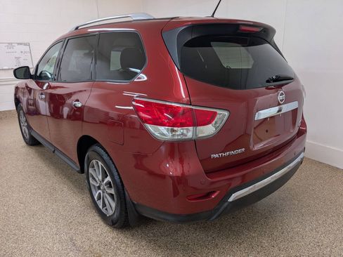Used 2013 Nissan Pathfinder SV AWD/4WD image 3