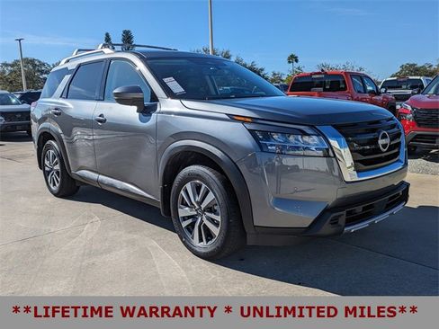 Used 2024 Nissan Pathfinder SL image 2