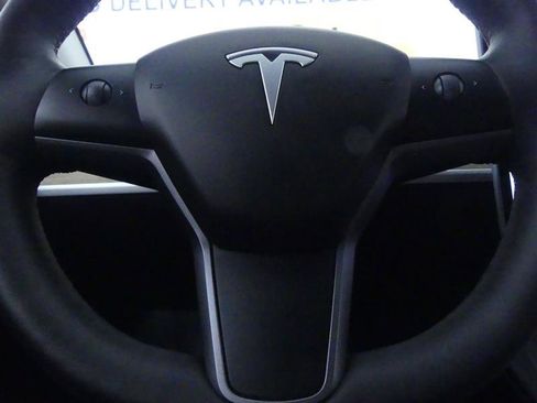 Used 2023 Tesla Model Y AWD image 16