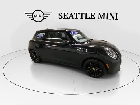 Certified 2024 MINI Cooper SE image 13
