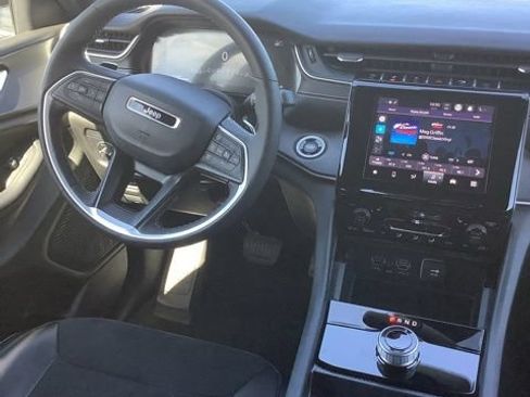 Used 2024 Jeep Grand Cherokee Altitude AWD/4WD image 19