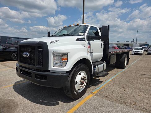 Used 2021 Ford F750 2WD Regular Cab Super Duty image 5