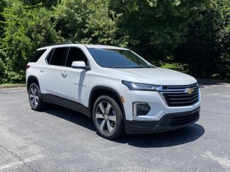 Used 2023 Chevrolet Traverse LT w/ LT Premium Package FWD video 2