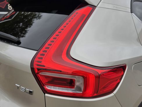 Used 2019 Volvo XC40 T5 Inscription image 9