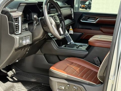 Used 2024 GMC Sierra 2500 Denali Ultimate AWD/4WD image 6