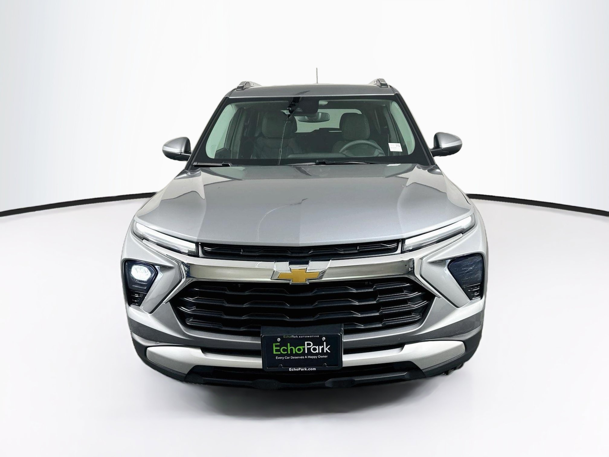 Used 2025 Chevrolet TrailBlazer LT FWD image 2