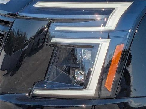 Used 2025 Nissan Armada PRO-4X image 8