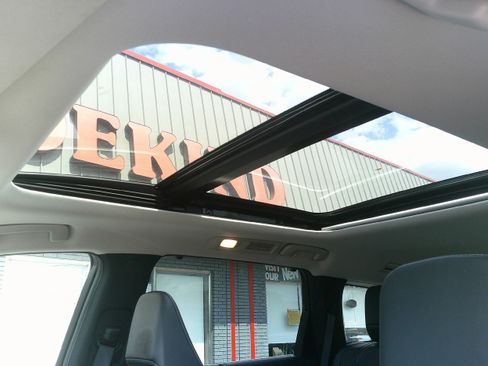 Used 2023 INFINITI QX60 Luxe w/ Performance Audio Package AWD/4WD image 19