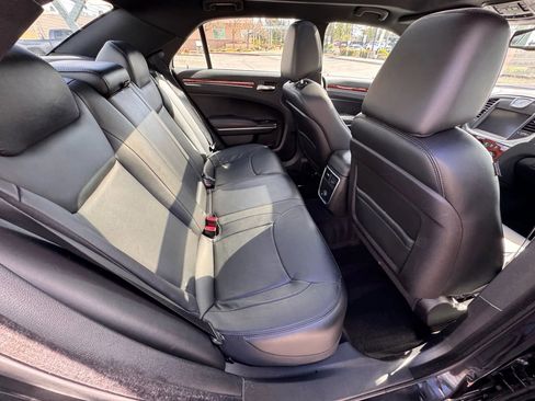 Used 2014 Chrysler 300 C w/ Driver Convenience Group RWD image 15