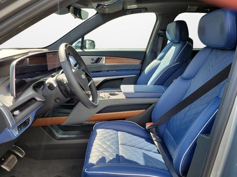 New 2026 Cadillac Vistiq Premium Luxury image 9