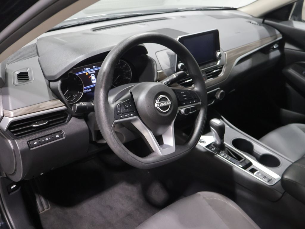 Used 2025 Nissan Altima 2.5 SV AWD/4WD image 14