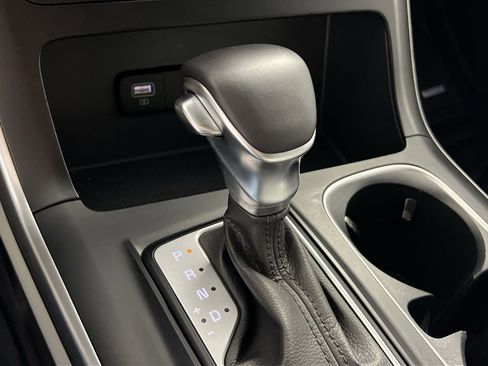 Used 2022 Kia Carnival LX FWD image 23