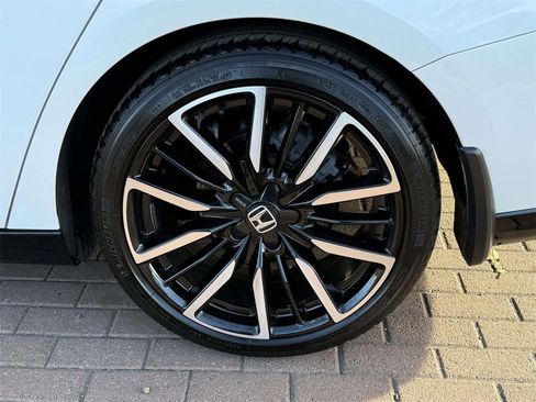 Used 2023 Honda Accord Touring image 7