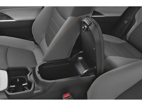Used 2024 Toyota RAV4 XLE AWD/4WD image 9