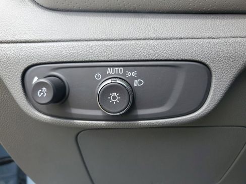 Used 2023 Chevrolet Bolt EUV Premier FWD image 22