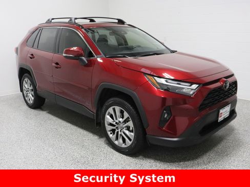 Used 2023 Toyota RAV4 XLE Premium image 4