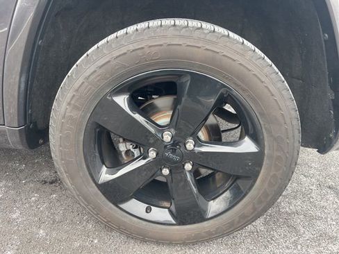 Used 2015 Jeep Grand Cherokee Altitude image 38