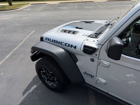 Used 2023 Jeep Wrangler Unlimited Rubicon 4xe w/ Cold Weather Group AWD/4WD image 9