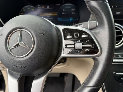 Used 2021 Mercedes-Benz GLC 300 4MATIC w/ Premium Package image 17