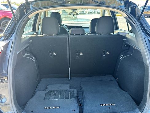 Used 2021 Nissan Kicks SV image 16