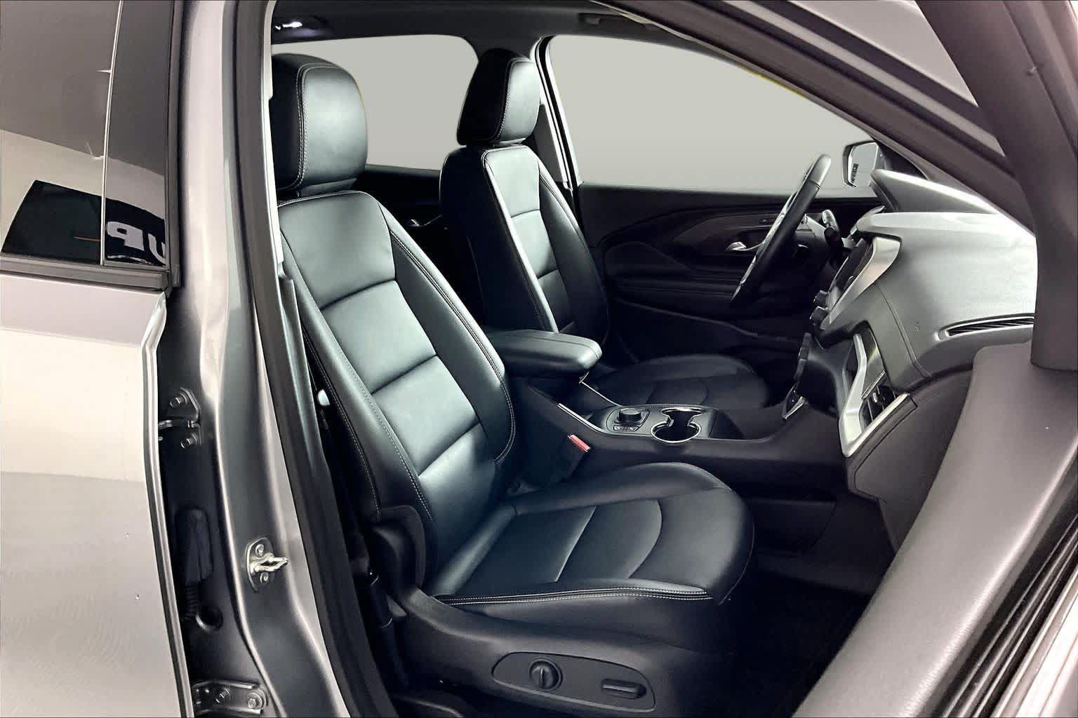 Used 2024 GMC Terrain SLT w/ Elevation Edition FWD image 8