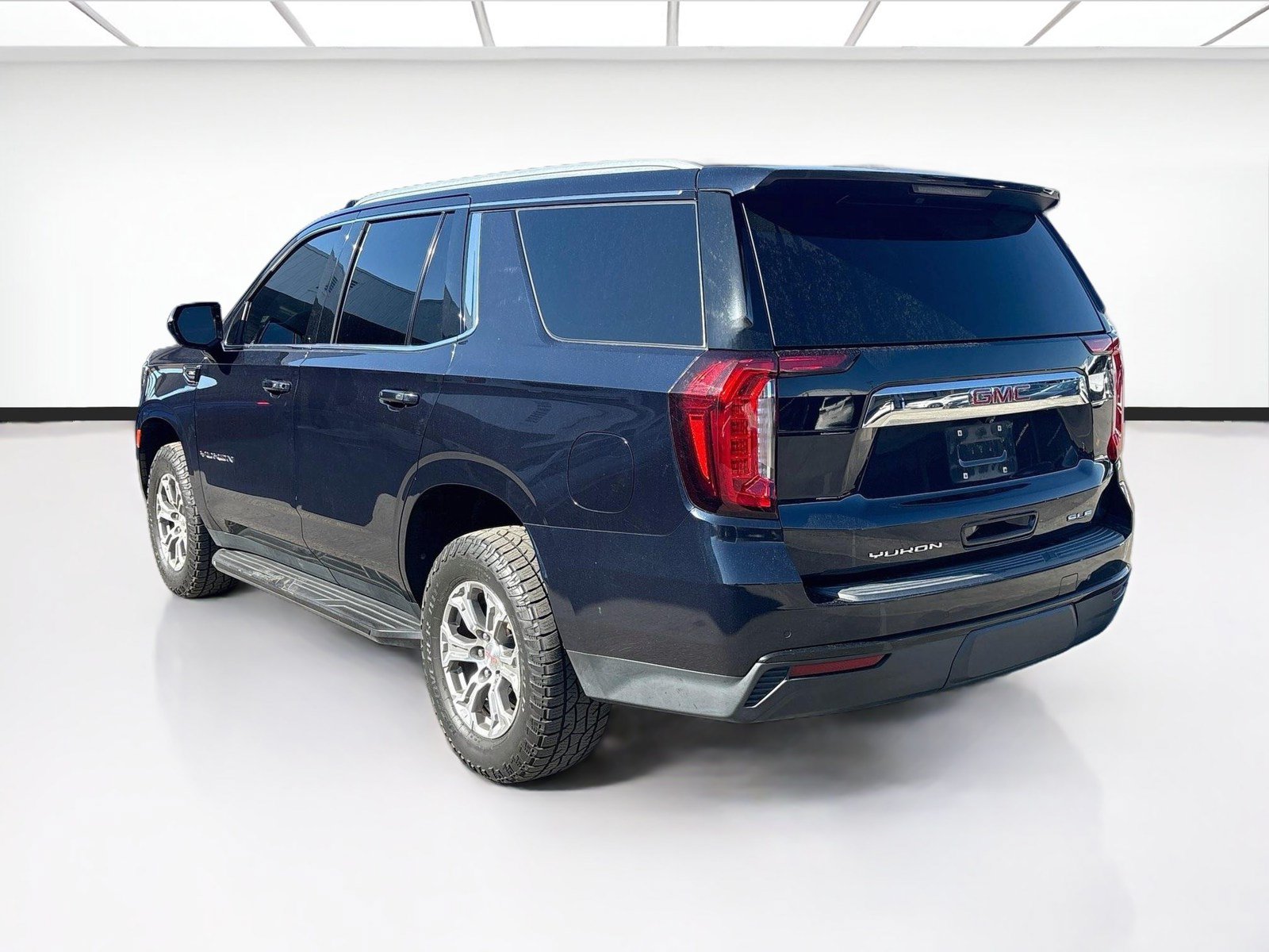 Used 2022 GMC Yukon SLE w/ Gmc Pro Safety Plus Package RWD image 6