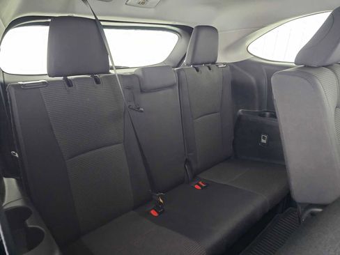 Used 2024 Toyota Highlander LE image 13