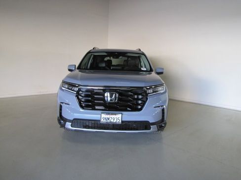 Certified 2025 Honda Pilot Touring image 2