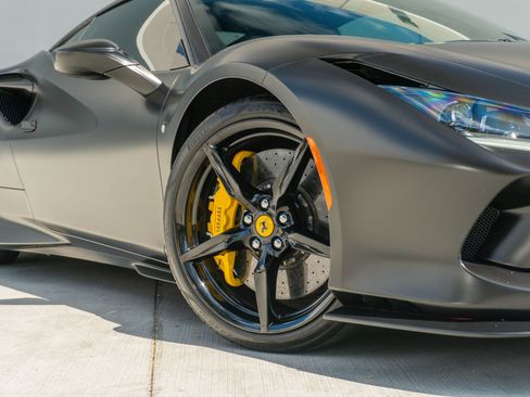 Used 2021 Ferrari F8 Tributo image 32