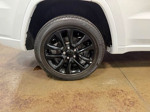 Used 2022 Jeep Grand Cherokee Altitude image 90