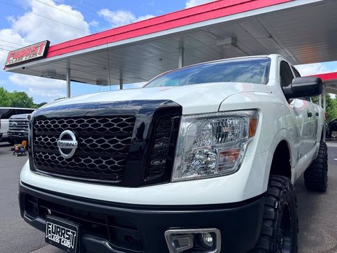 Used 2017 Nissan Titan S AWD/4WD image 14