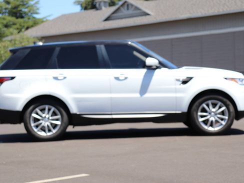 Used 2017 Land Rover Range Rover Sport SE AWD/4WD image 10