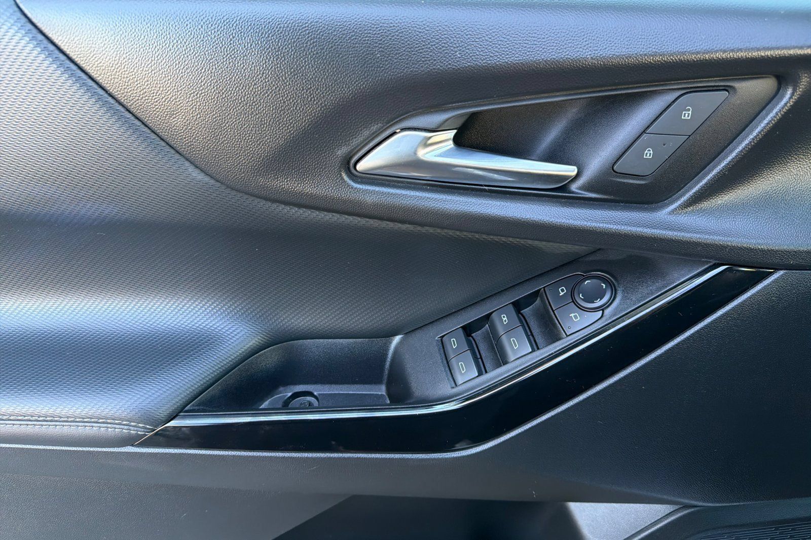 Used 2025 Chevrolet Equinox LT FWD image 13