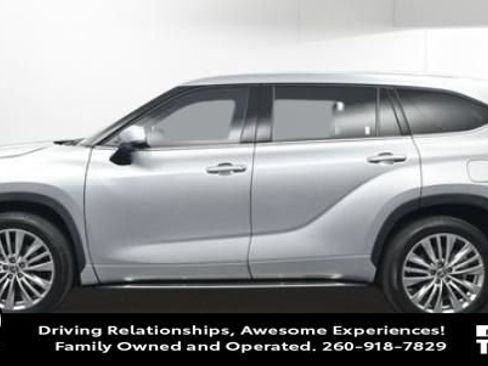 Used 2023 Toyota Highlander Platinum image 1