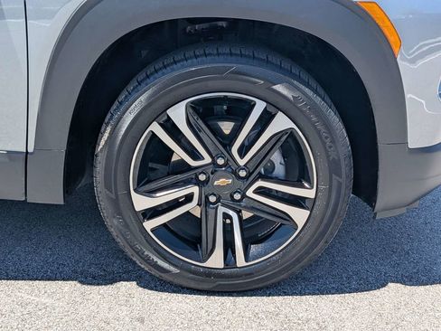 Used 2025 Chevrolet TrailBlazer LT w/ Convenience Package FWD image 11