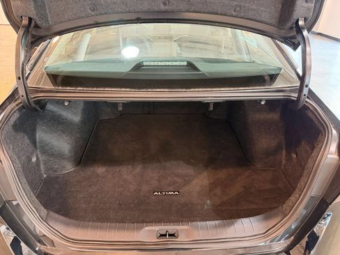 Used 2025 Nissan Altima 2.5 SV FWD image 30