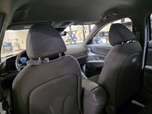 Used 2023 Hyundai Elantra SEL w/ Convenience Package FWD image 15