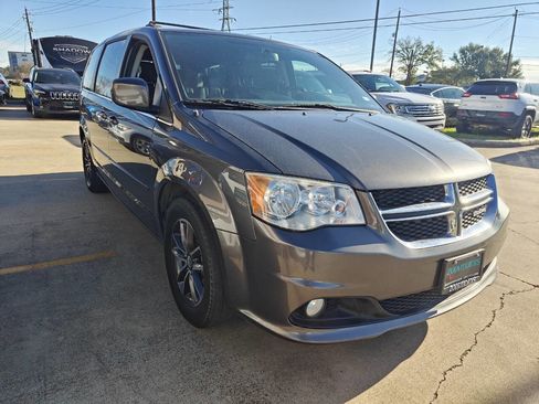 Used 2017 Dodge Grand Caravan SXT FWD image 4